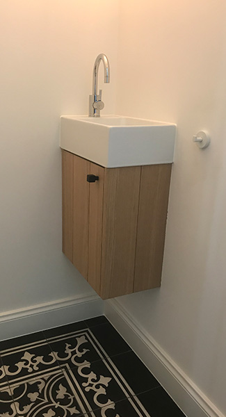 kleine wasbak in de wc