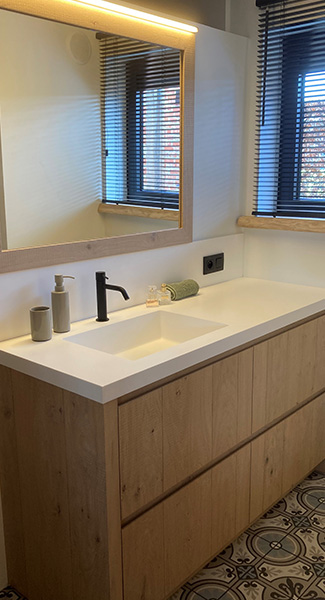 wasbak in de badkamer